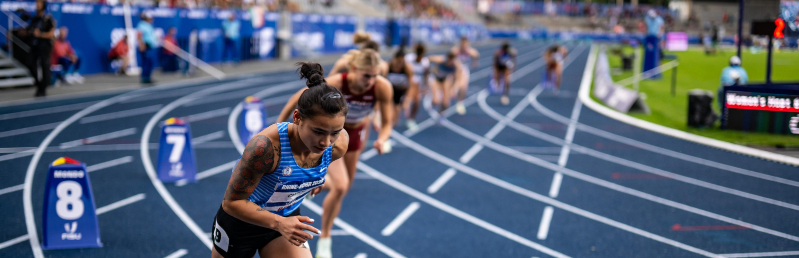 Leichtathletinnen beim Start im Lohrheidestadion