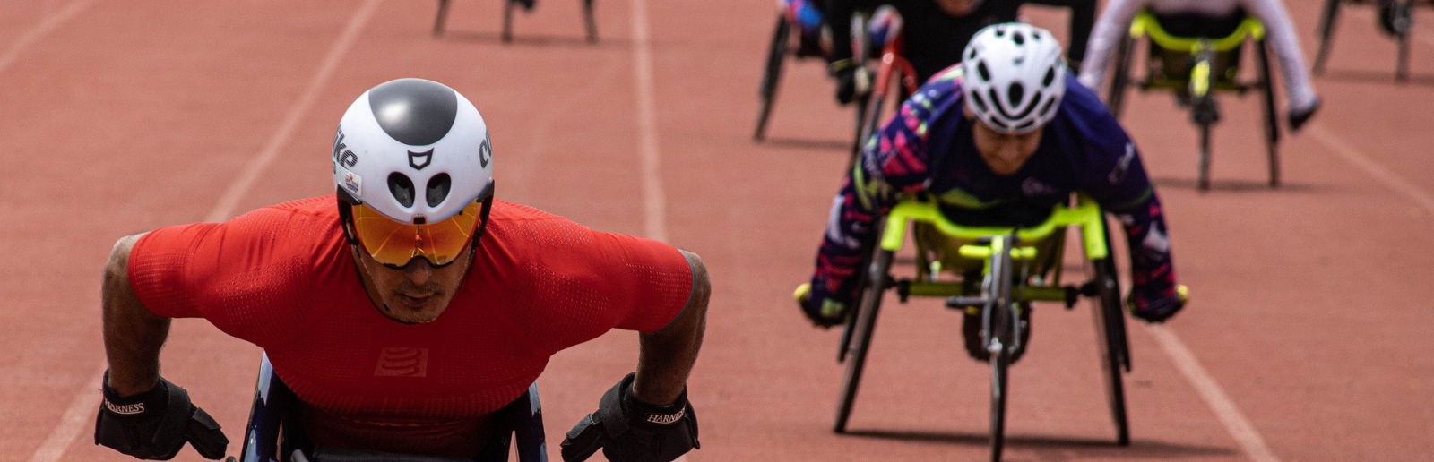 Paralympics Athleten mit dem Rennrollstuhl