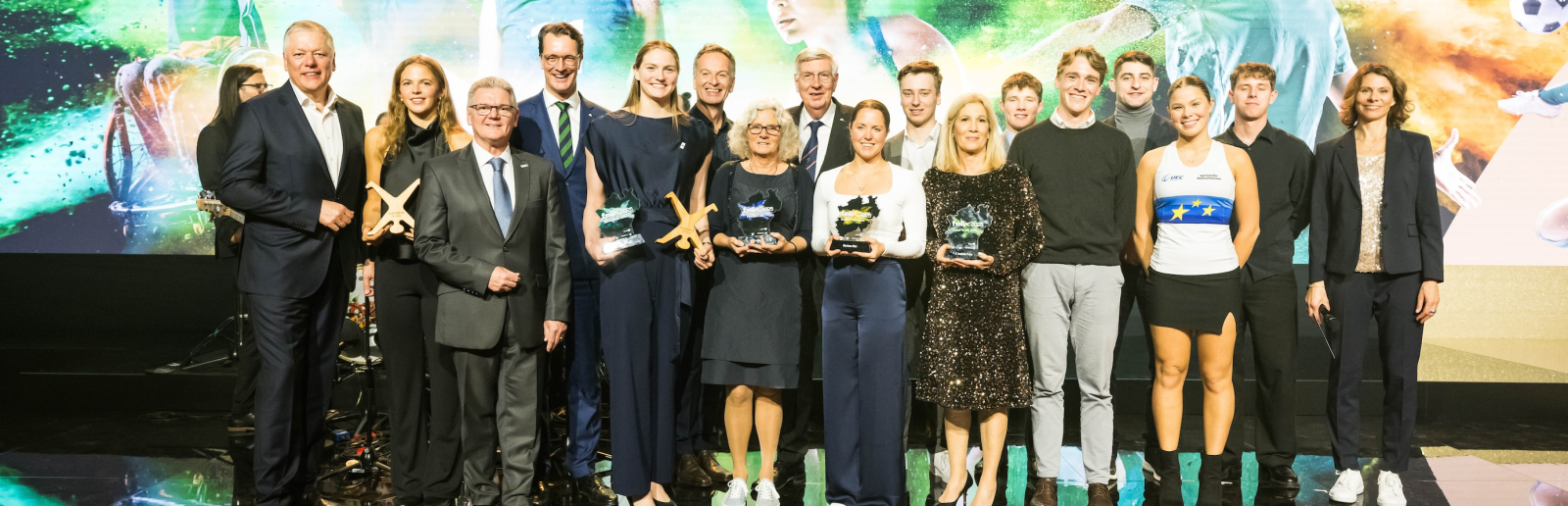Gruppenbild auf der Bühne beim felix award