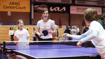 Beim Para Sport Day wird Tischtennis gespielt