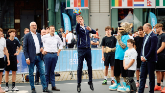 Ministerpräsident Wüst startet mit Gästen Geländetour rund um die Jahrhunderthalle im Zeichen von Sport, Jugend und internationalem Austausch