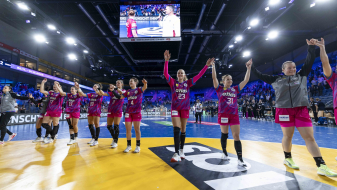 Handball-Frauen bedanken sich beim Publikum