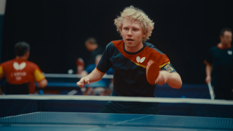 Mio Wagner beim Tischtennisspielen
