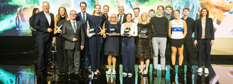Gruppenbild auf der Bühne beim felix award