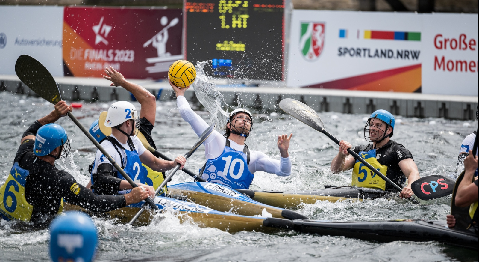 Kanuten bei den Finals auf dem Wasser