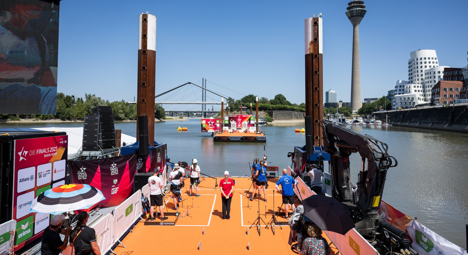 Bogensport im Medienhafen Düsseldorf bei den Finals 